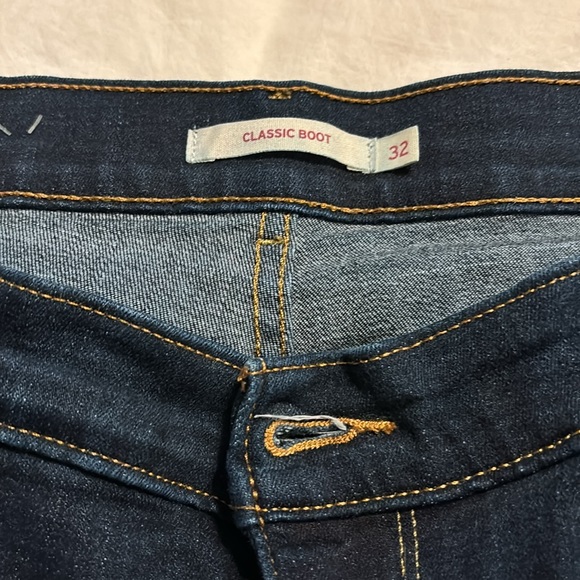 Levi’s Classic bootcut dark wash - Picture 2 of 3